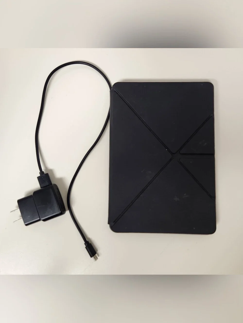 Amazon Kindle Fire HD (3rd Generation) 8GB, Wi-Fi, 7in - Black Case & Charger